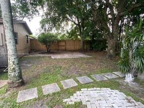 502 N 70th Way in Hollywood, FL - Foto de edificio - Building Photo