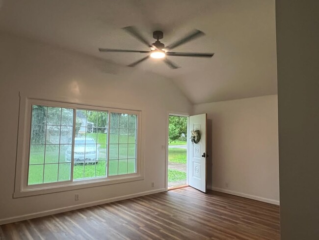 560 Longcoy Ave in Kent, OH - Foto de edificio - Building Photo