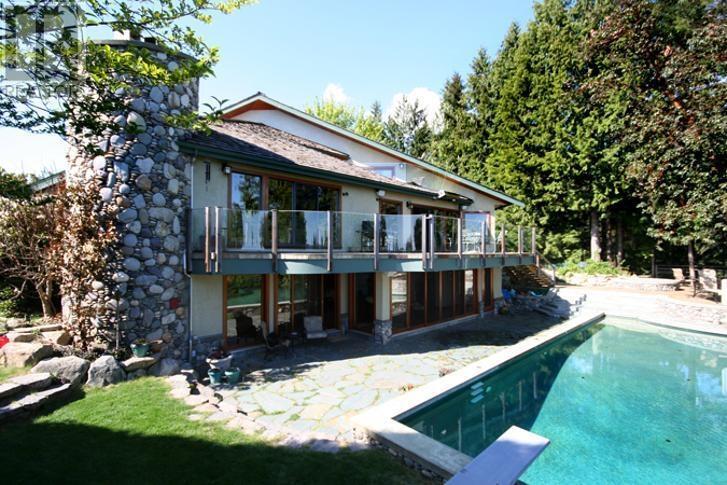 4276 Rockridge Pl in West Vancouver, BC - Building Photo