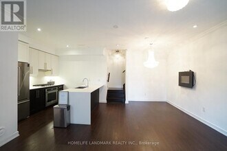 4030 Parkside Village Dr in Mississauga, ON - Building Photo - Building Photo