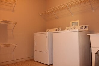 Lakeside Court in Yellowknife, NT - Building Photo - Building Photo