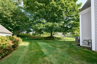 290 W Main St in Cheshire, CT - Building Photo - Building Photo