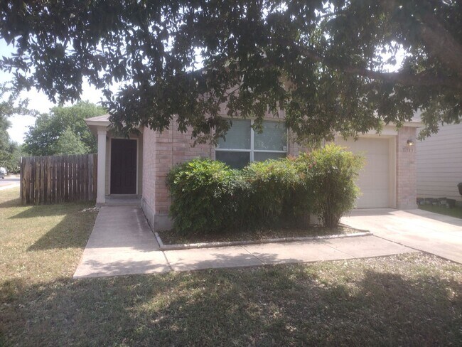 11343 Saratoga Coach in San Antonio, TX - Building Photo - Building Photo