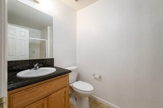 Morgan Manor Apartments in Ceres, CA - Foto de edificio - Building Photo