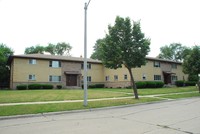 8215-8223 W Medford Ave in Milwaukee, WI - Foto de edificio - Building Photo