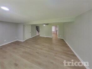 9226 Throgmorton Rd in Parkville, MD - Foto de edificio - Building Photo