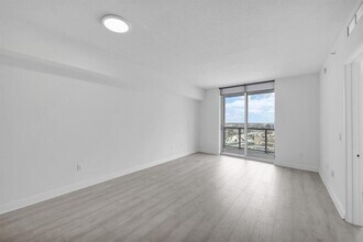 185 SW 7th St, Unit 2803 in Miami, FL - Building Photo - Building Photo