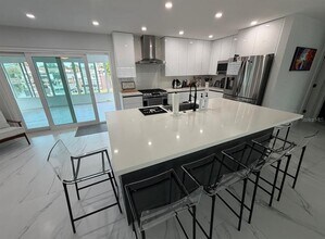 1359 40th Ave NE in St. Petersburg, FL - Building Photo - Building Photo