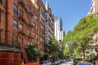 210 W 78th St in New York, NY - Foto de edificio - Building Photo