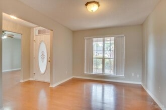 5029 Lantana Dr in Gulf Breeze, FL - Foto de edificio - Building Photo