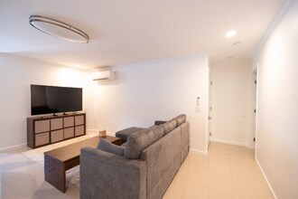 2240A Metcalf St in Honolulu, HI - Building Photo - Building Photo