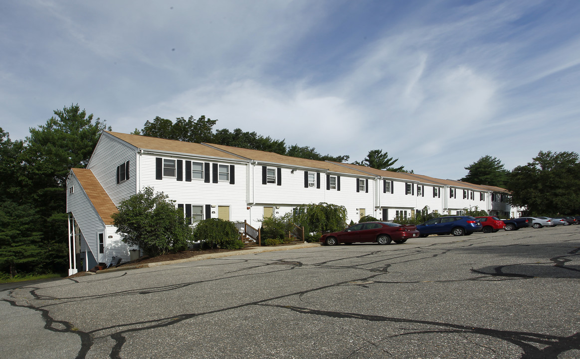 Canterbury Commons Apartment Homes in Raymond, NH - Foto de edificio