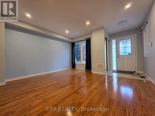 11 Winisk St in Richmond Hill, ON - Building Photo - Building Photo