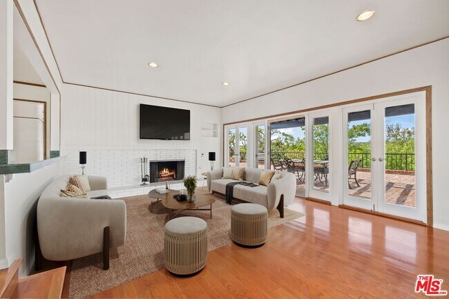 2027 Linda Flora Dr in Los Angeles, CA - Building Photo - Building Photo