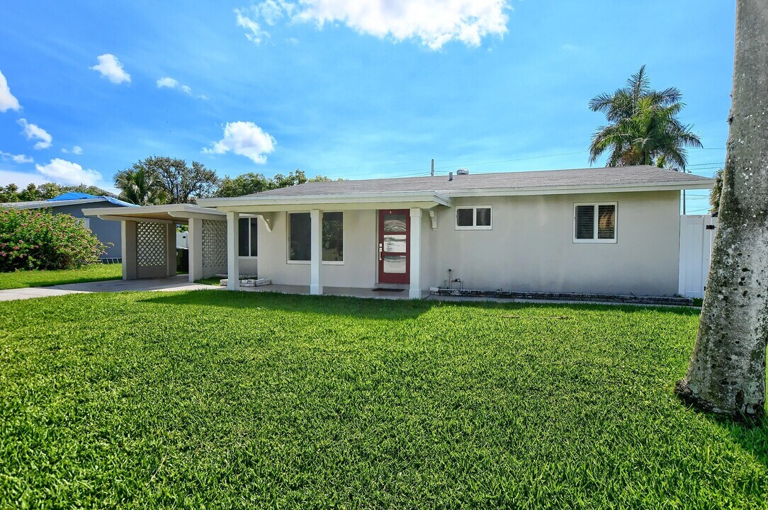 126 NW 3rd Ct in Boca Raton, FL - Building Photo