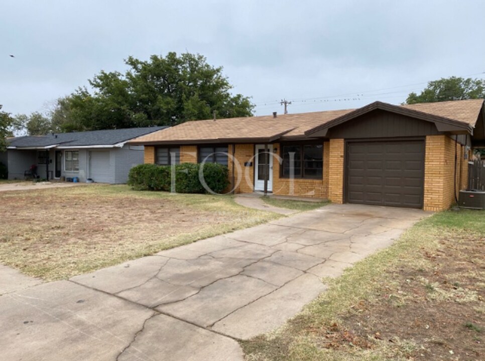 4937 6th St in Lubbock, TX - Building Photo