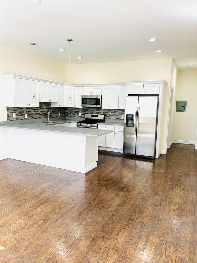80 71st St in Guttenberg, NJ - Building Photo - Building Photo