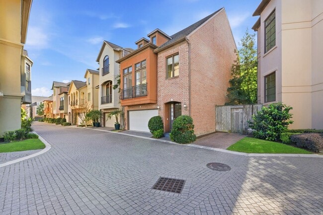 9295 Buffalo Speedway in Houston, TX - Building Photo - Building Photo