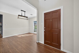 8302 Cliffshire Ct in Houston, TX - Building Photo - Building Photo