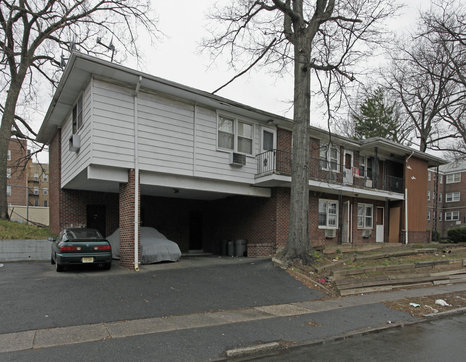 65 Melmore Gdns in East Orange, NJ - Building Photo