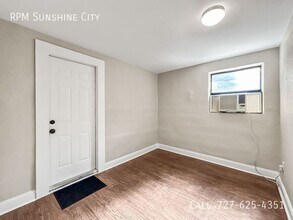 1515 E 31st Ave in Tampa, FL - Foto de edificio - Building Photo