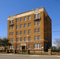 San Pedro Arms Apartments in San Antonio, TX - Building Photo