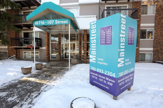 Seventh Street Manor in Edmonton, AB - Building Photo - Building Photo
