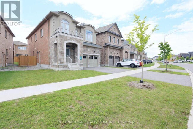 327 Northglen Blvd in Bowmanville, ON - Building Photo - Building Photo