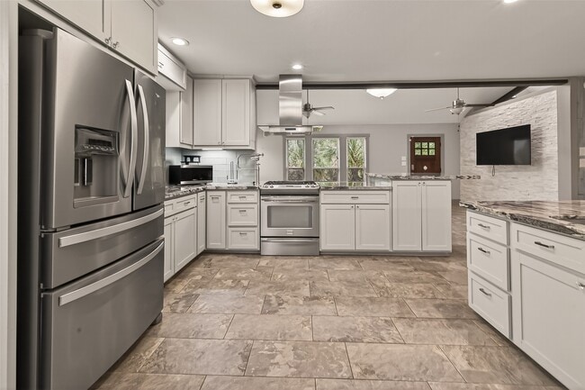 property at 717 W 30th St