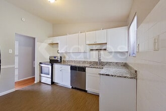 425 St Edward Ln in Florissant, MO - Foto de edificio - Building Photo