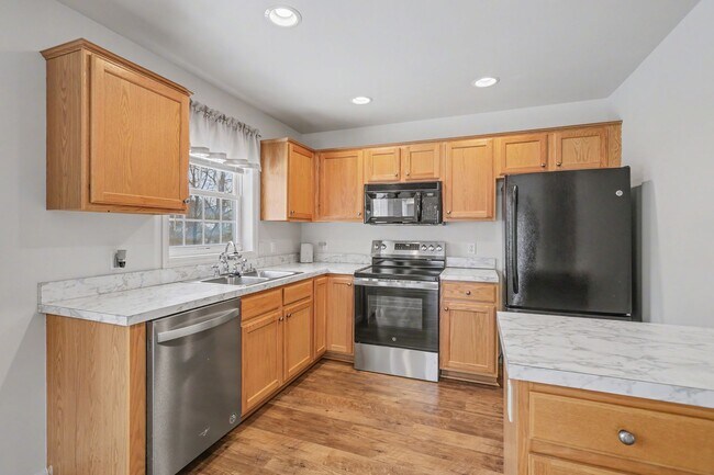 108 Commodore Dr in Bainbridge, PA - Building Photo - Building Photo