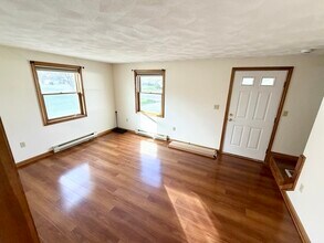91 Collins St in Danvers, MA - Building Photo - Building Photo