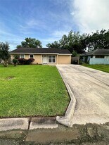 5758 Belneath St in Houston, TX - Building Photo