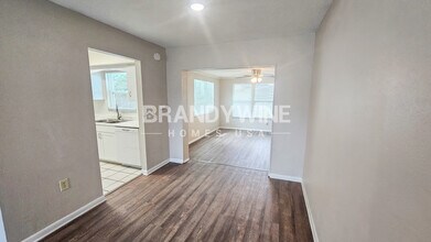121 Melanie Ln in Brandon, FL - Building Photo - Building Photo