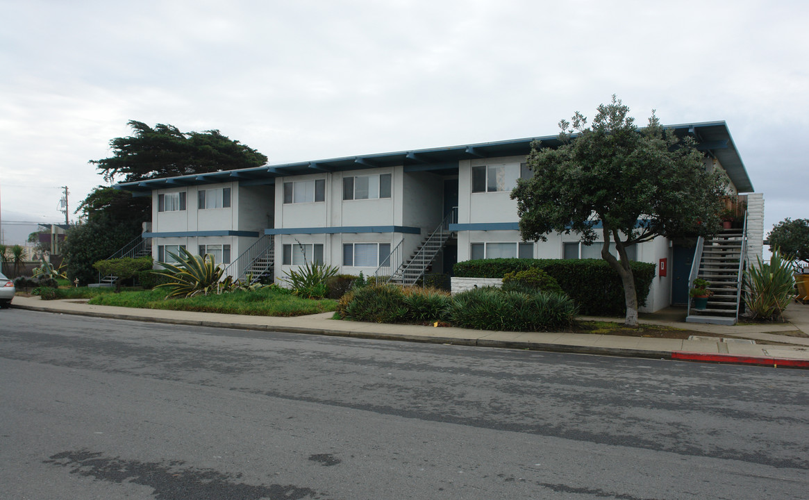 350 Esplanade Ave in Pacifica, CA - Building Photo