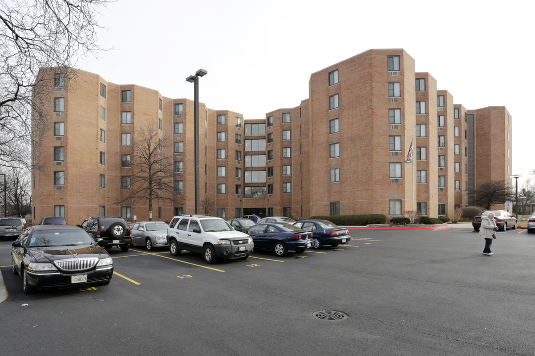 Castle Towers in Bensenville, IL - Building Photo