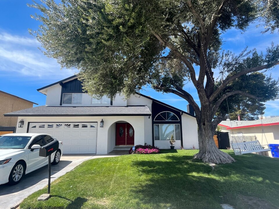436 Oakmont Dr in Barstow, CA - Building Photo