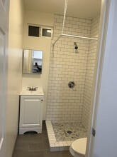 951 E 105th St, Unit ADU in Los Angeles, CA - Building Photo - Building Photo