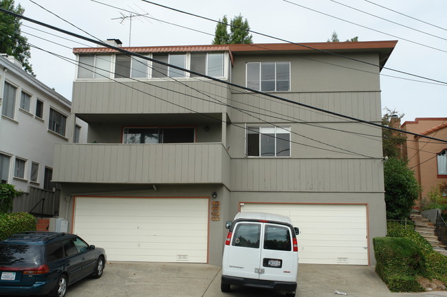 33 Ronada Ave in Oakland, CA - Building Photo - Building Photo