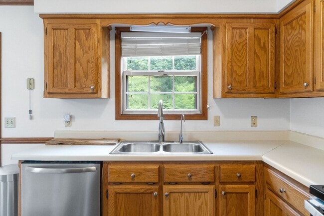 property at 1013 Pin Oak Dr