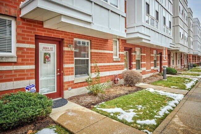 property at 3244 N Kilbourn Ave