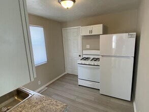 706 W 23rd St in Anderson, IN - Foto de edificio - Building Photo