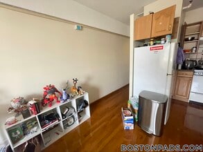 1110 Commonwealth Ave, Unit 306 in Boston, MA - Foto de edificio - Building Photo