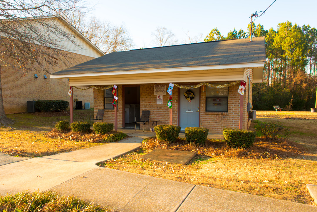 Peachtree Apartments in Clanton, AL - Building Photo