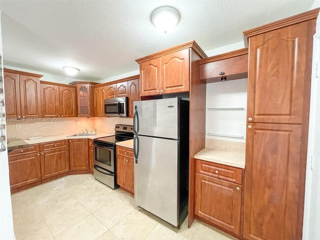 4450 SW 67th Ave in Miami, FL - Building Photo - Building Photo