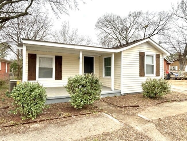 1013 Meadow Dr NW in Huntsville, AL - Building Photo - Building Photo