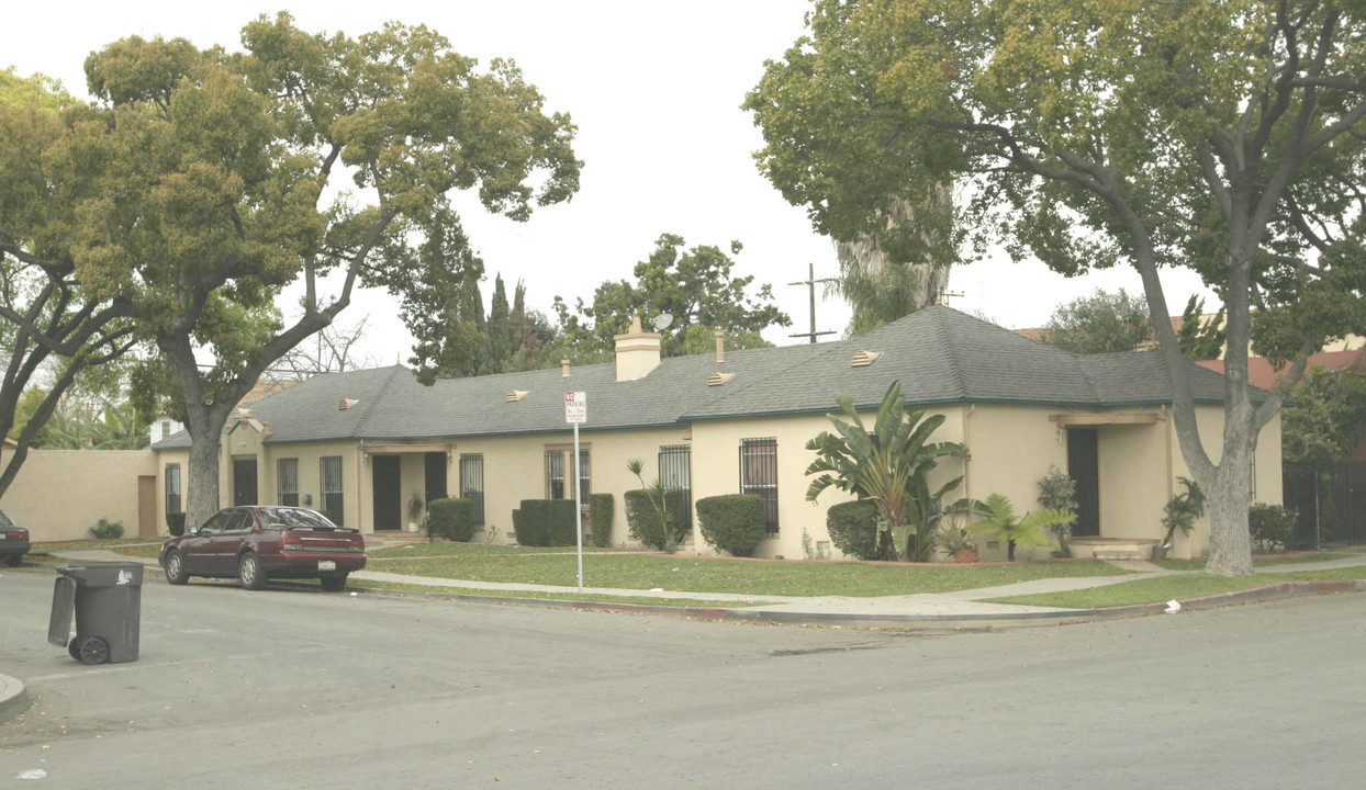 125-151 E Willard St in Long Beach, CA - Building Photo