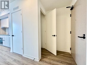 8 Interchange Wy in Vaughan, ON - Building Photo - Building Photo