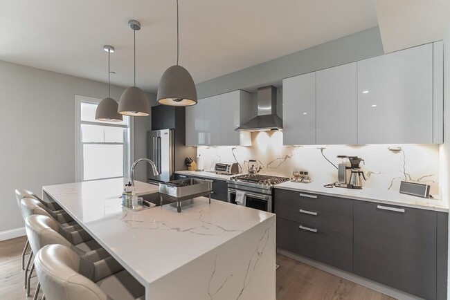 54 Pleasant St in Boston, MA - Building Photo - Building Photo