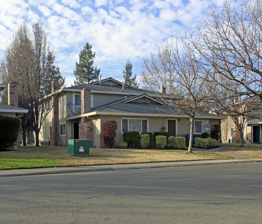 4129 Gaddi Dr in Sacramento, CA - Foto de edificio